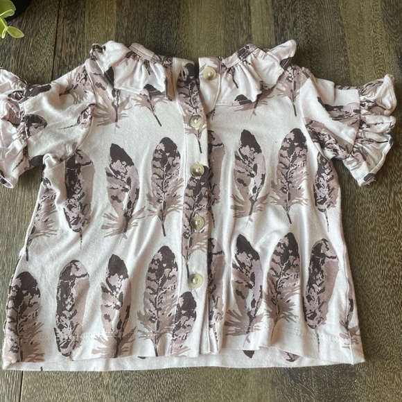 SOLD Kate Quinn Bamboo ruffle Feather print top, 0-3 months - Picture 6 of 6